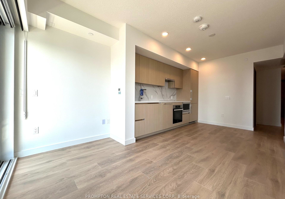 1-concord-cityplace-way-toronto-ontario-c12222612