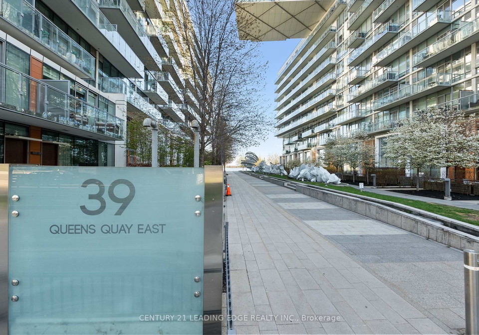 39-queens-quay-e-toronto-ontario-c12223506