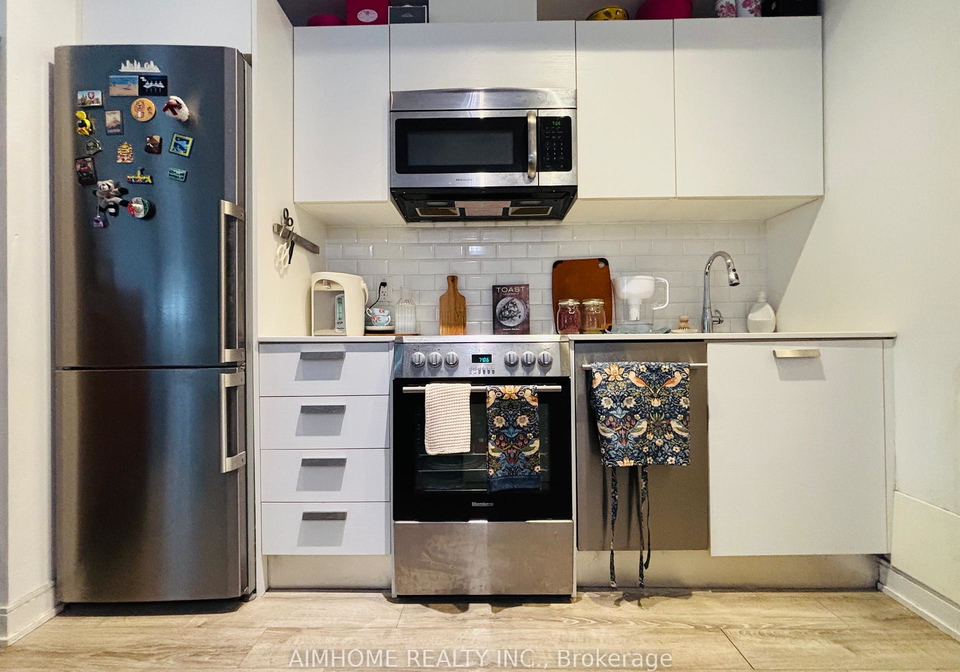 42-charles-street-e-toronto-ontario-c12223560