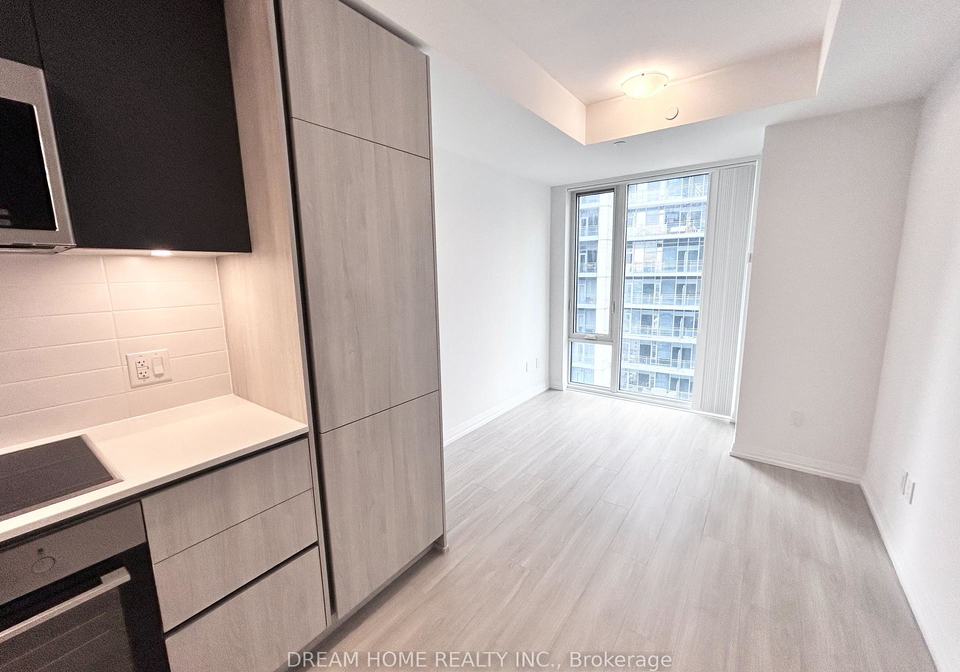 8-widmer-street-toronto-ontario-c12225035