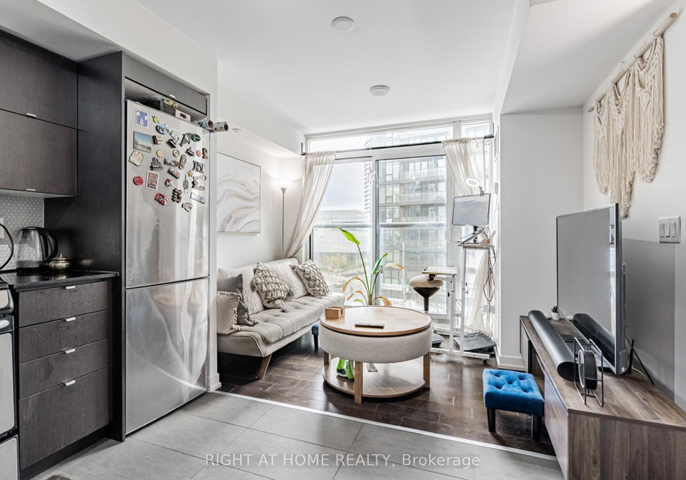 170-fort-york-boulevard-toronto-ontario-c12226335