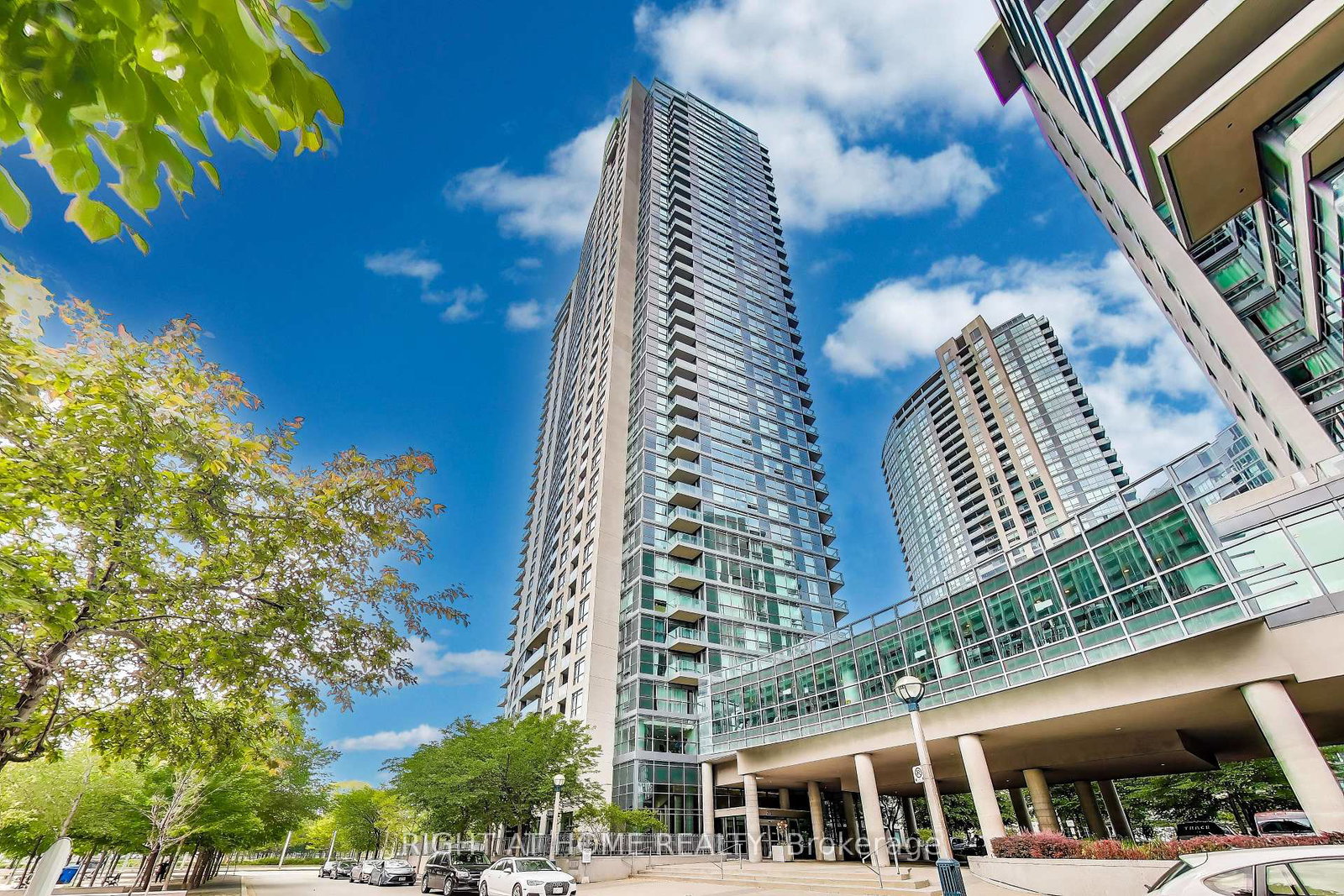 215-fort-york-boulevard-toronto-ontario-c12226560