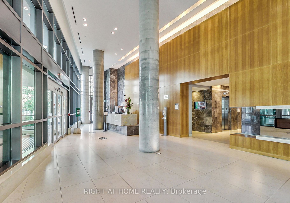 215-fort-york-boulevard-toronto-ontario-c12226560