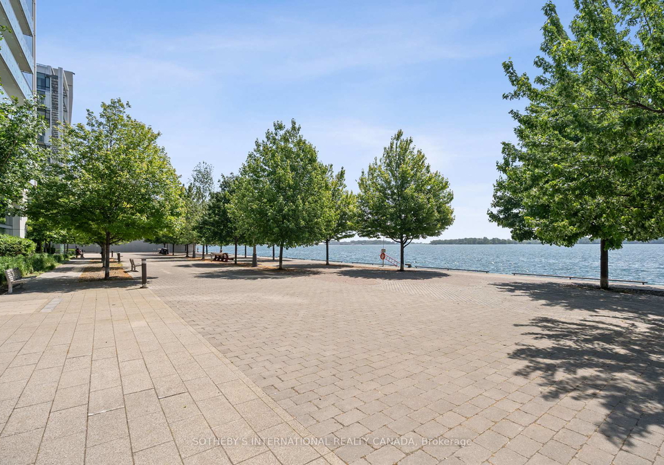 39-queens-quay-e-toronto-ontario-c12226712