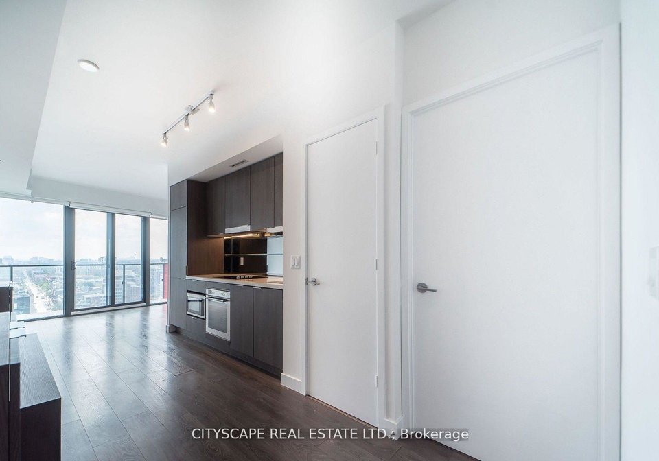 215-queen-street-w-toronto-ontario-c12227162