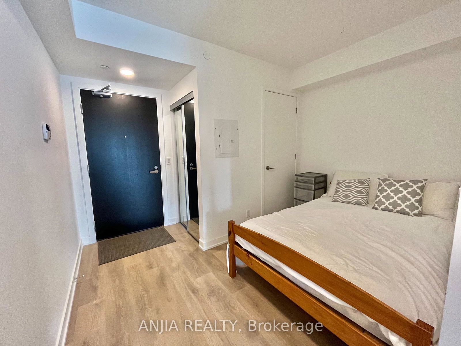 501-yonge-street-toronto-ontario-c12227845