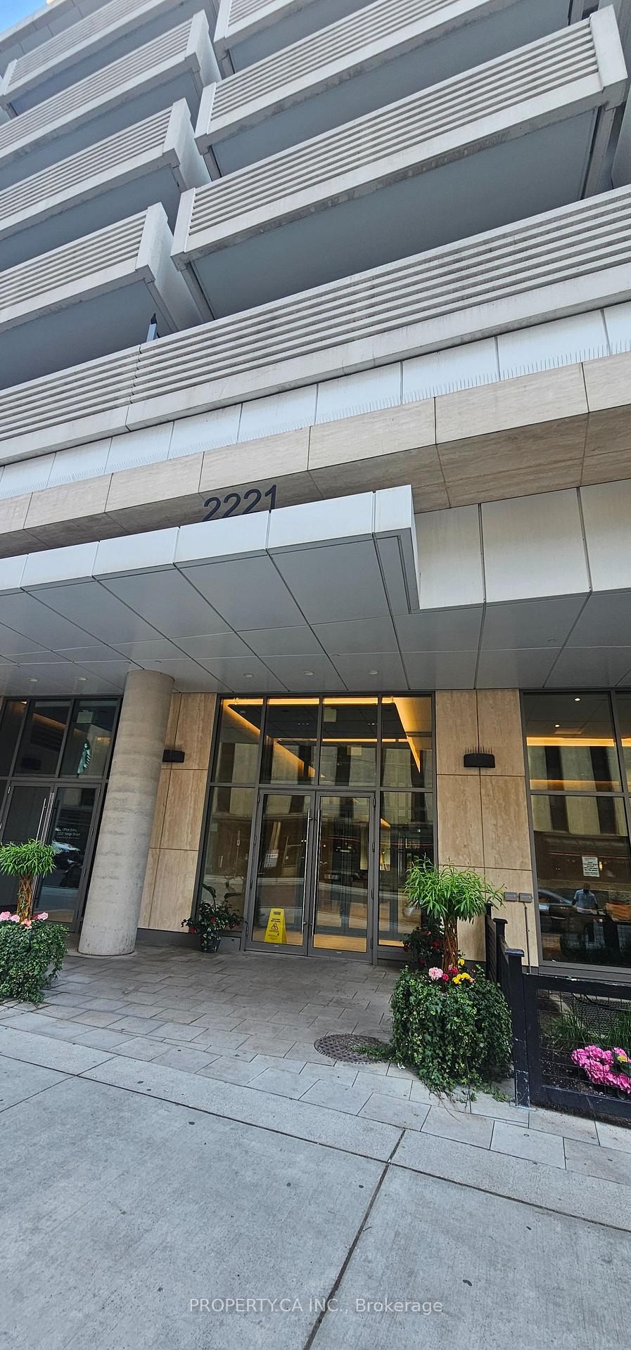 2221-yonge-street-e-toronto-ontario-c12228756
