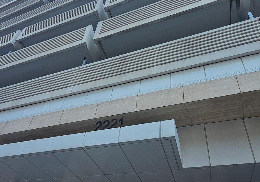2221-yonge-street-e-toronto-ontario-c12228756