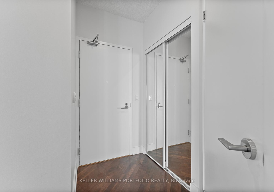 215-fort-york-boulevard-toronto-ontario-c12229309