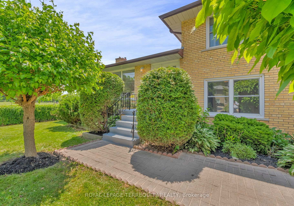 35-lissom-crescent-toronto-ontario-c12229484