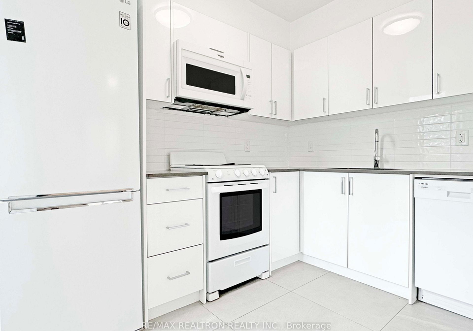 394-avenue-road-toronto-ontario-c12230722