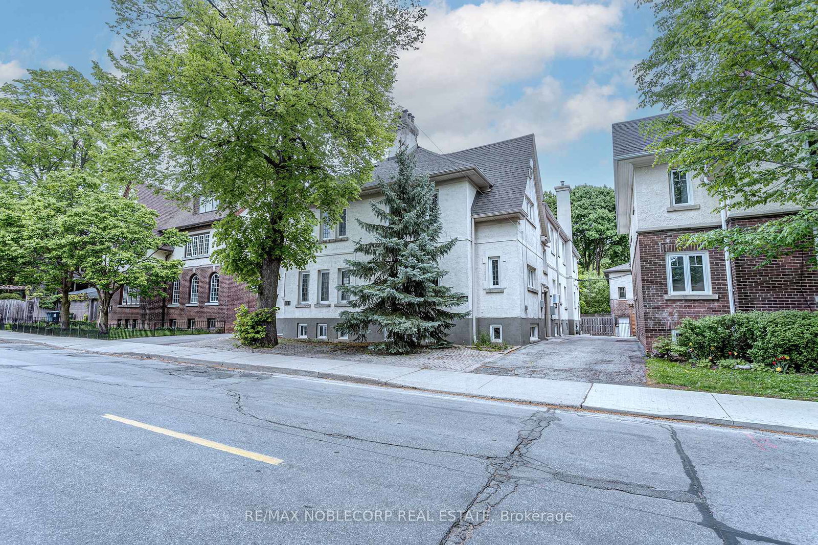 809-duplex-avenue-toronto-ontario-c12231661