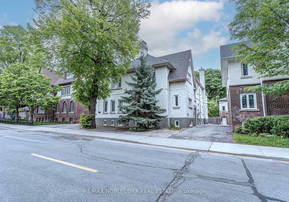 809-duplex-avenue-toronto-ontario-c12231661