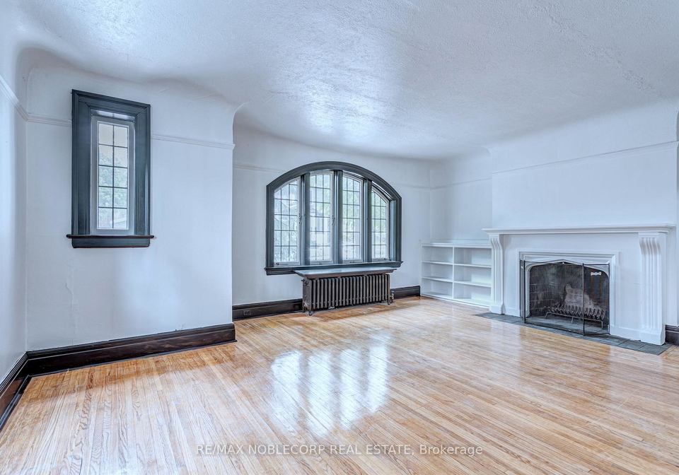 809-duplex-avenue-toronto-ontario-c12231661