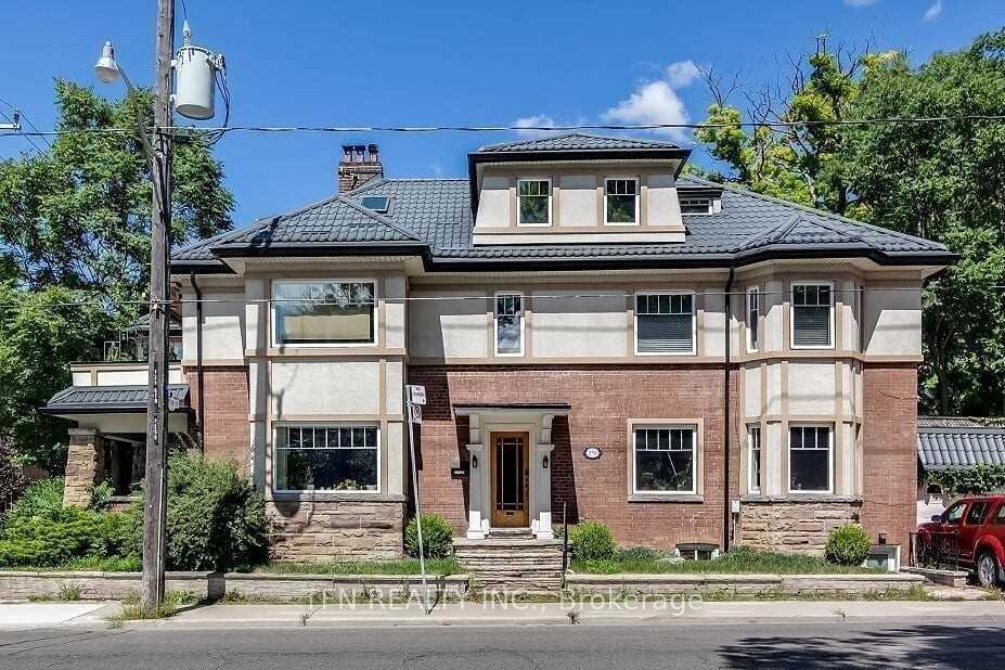 250-st-clair-avenue-e-toronto-ontario-c12231747