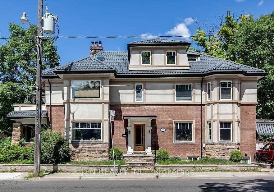 250-st-clair-avenue-e-toronto-ontario-c12231747