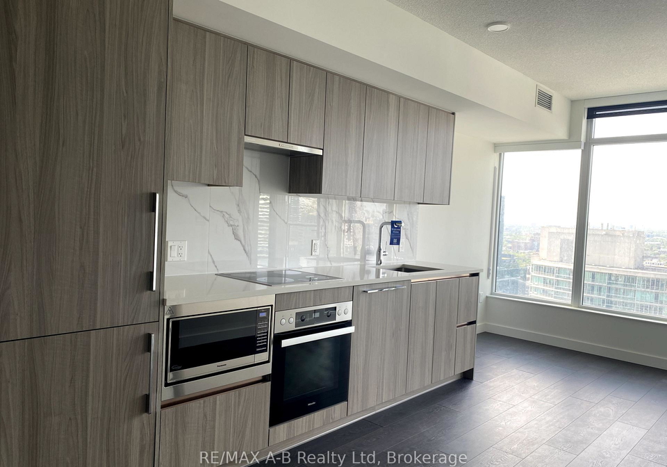 1-concord-cityplace-way-toronto-ontario-c12232802