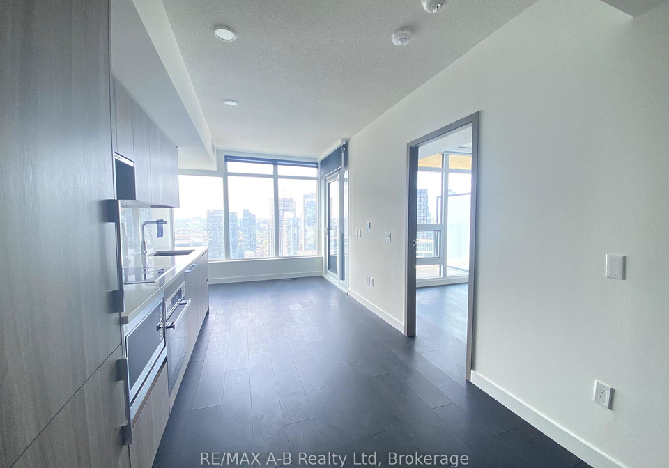 1-concord-cityplace-way-toronto-ontario-c12232802