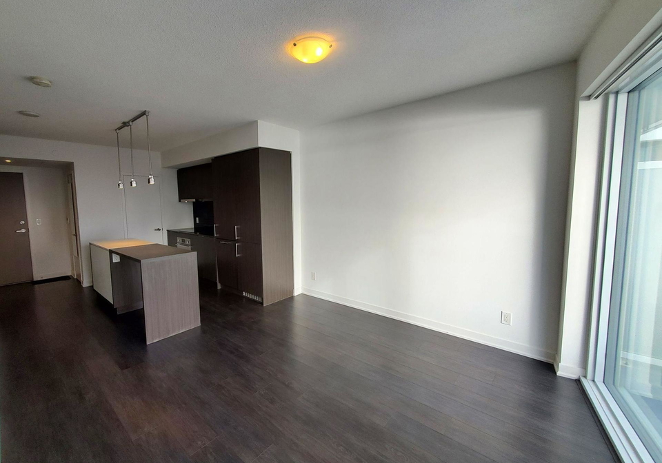 100-harbour-street-toronto-ontario-c12233123