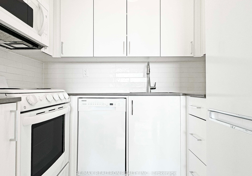 666-spadina-avenue-toronto-ontario-c12234973