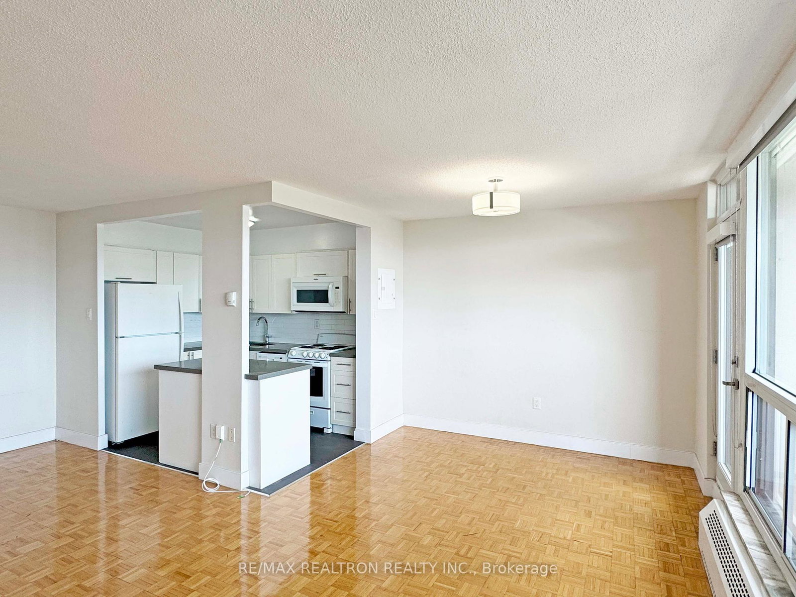 666-spadina-avenue-toronto-ontario-c12235008