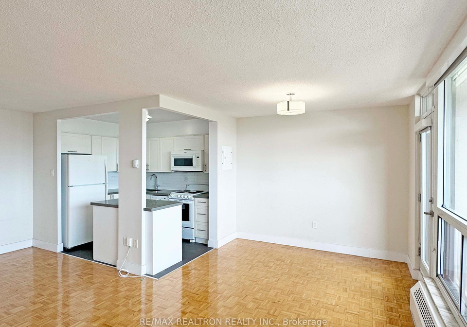 666-spadina-avenue-toronto-ontario-c12235008