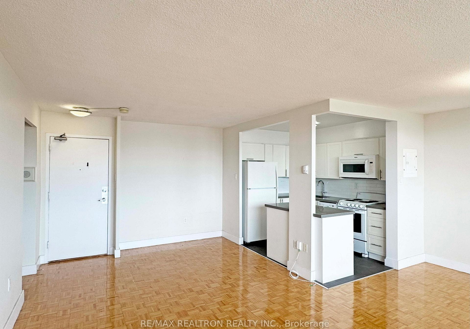 666-spadina-avenue-toronto-ontario-c12235008