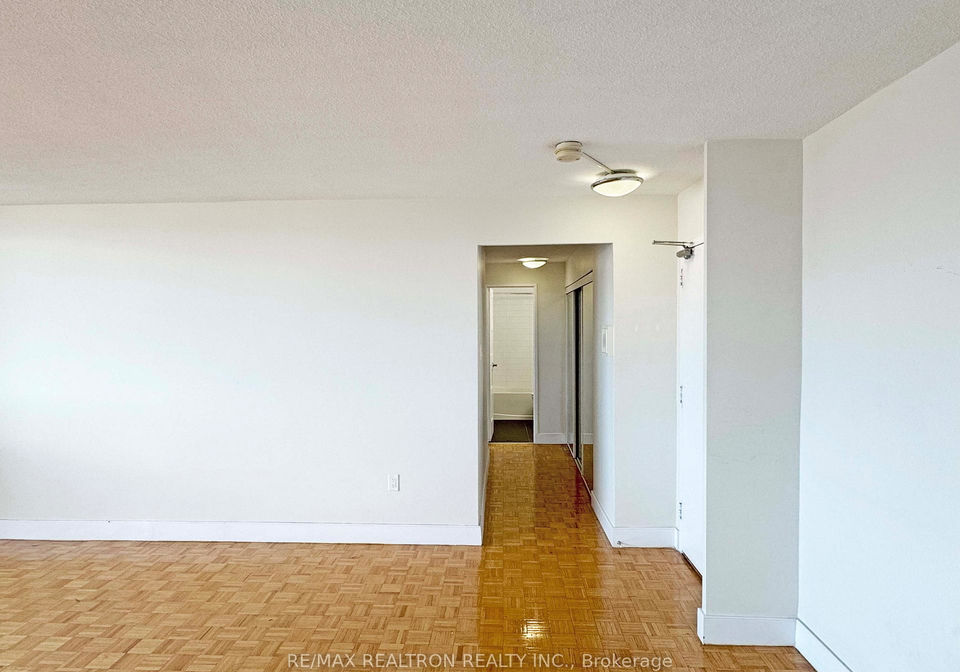 666-spadina-avenue-toronto-ontario-c12235008