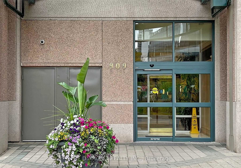909-bay-street-toronto-ontario-c12235511