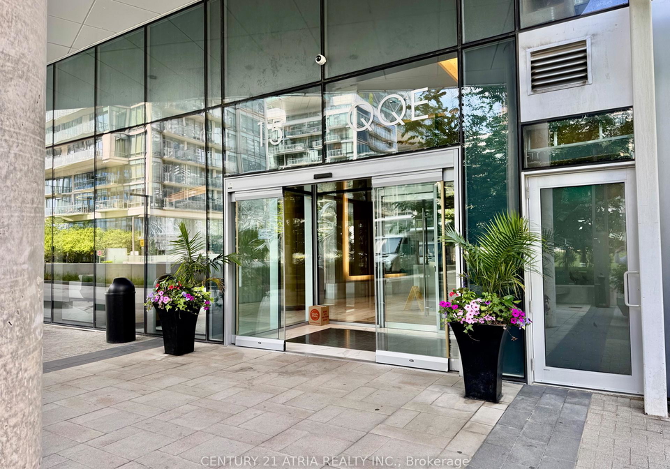 15-queens-quay-e-toronto-ontario-c12236596