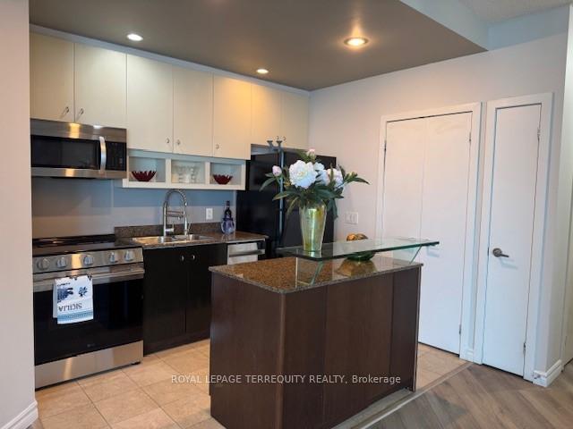 8-york-street-toronto-ontario-c12236912