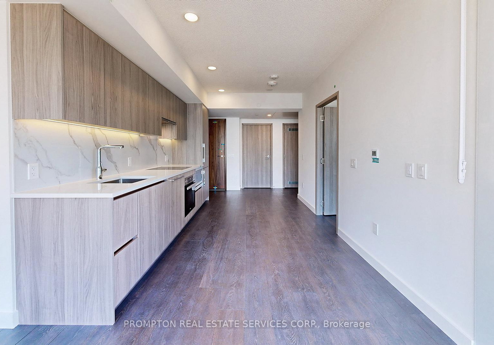 1-concord-cityplace-way-toronto-ontario-c12237347