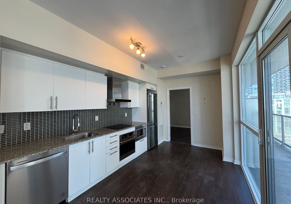 352-front-street-w-toronto-ontario-c12238011