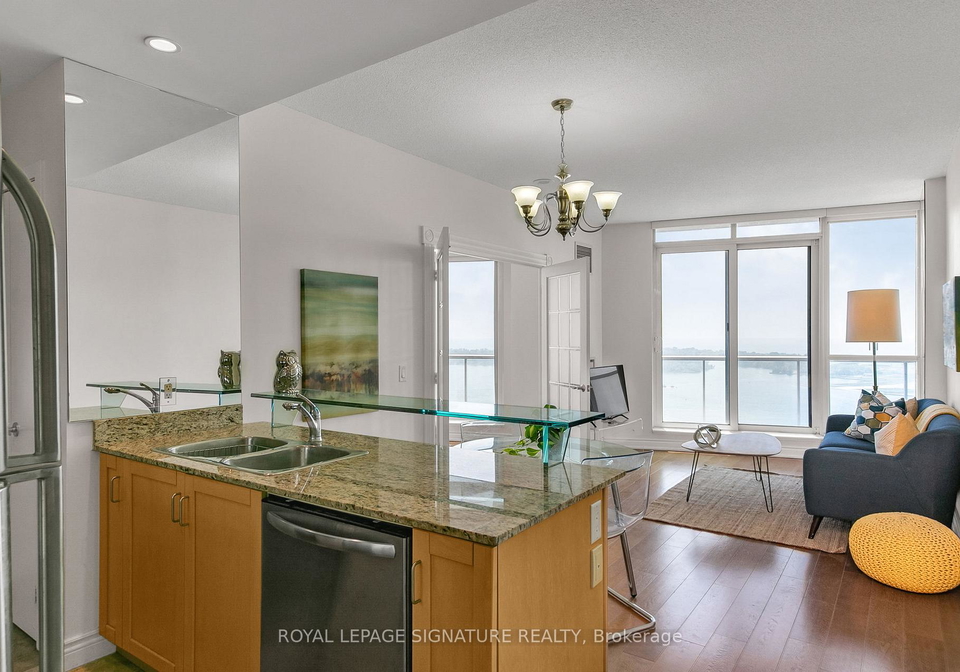 208-queens-quay-w-toronto-ontario-c12239887
