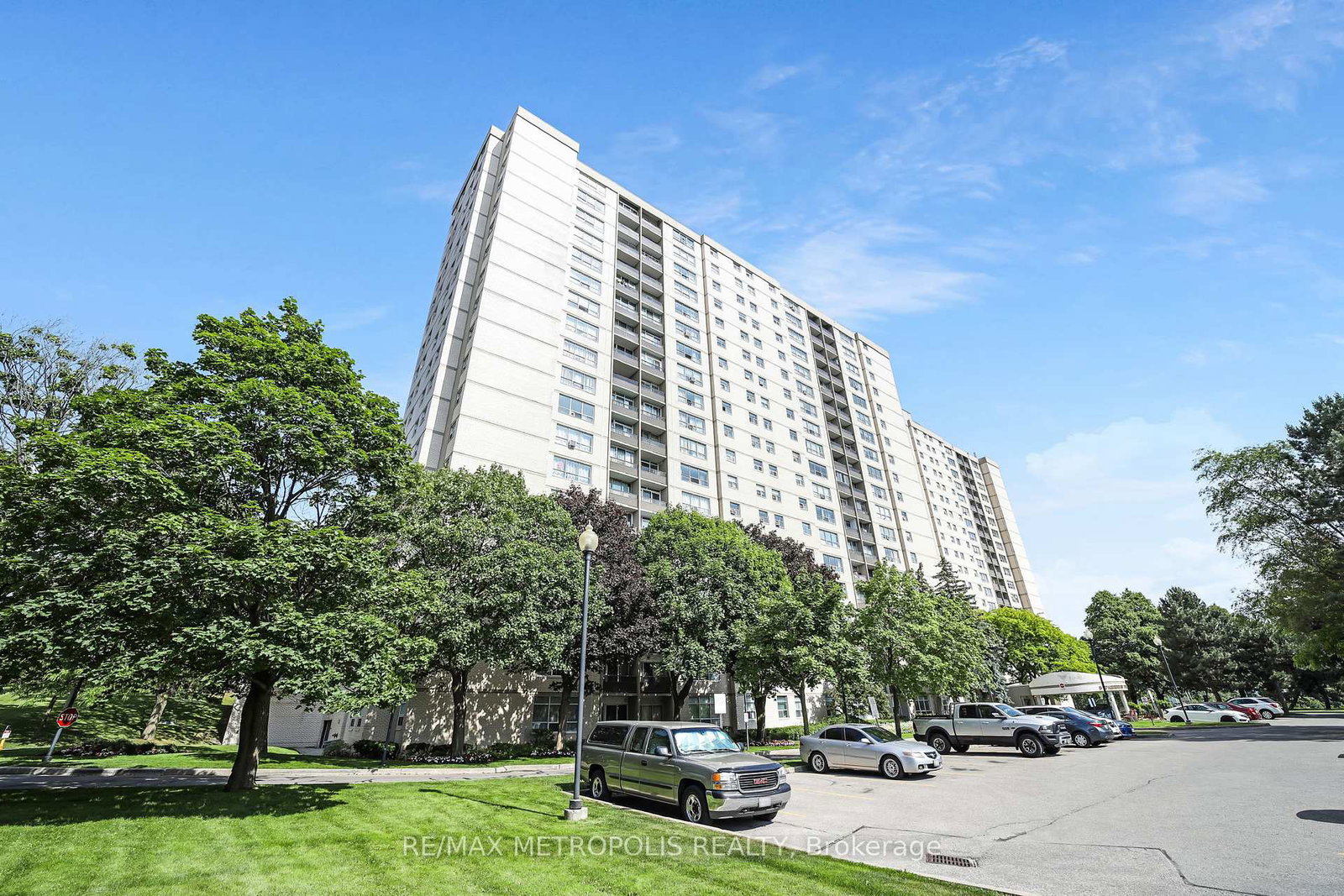 5-parkway-forest-drive-north-york-ontario-c12240255