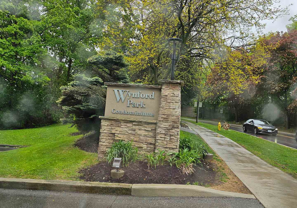 10-edgecliff-golfway-east-york-ontario-c12240344