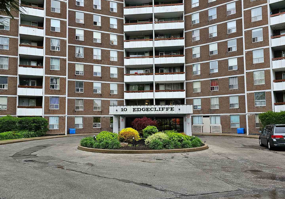 10-edgecliff-golfway-east-york-ontario-c12240344