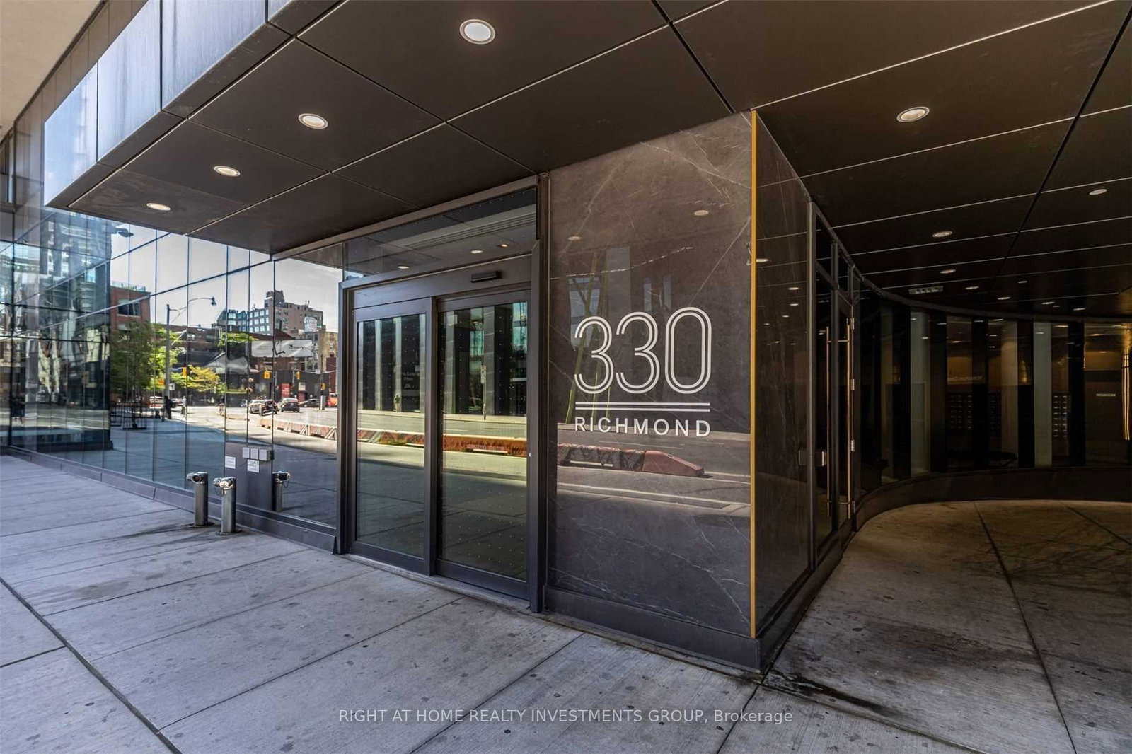 330-richmond-street-w-toronto-ontario-c12240443