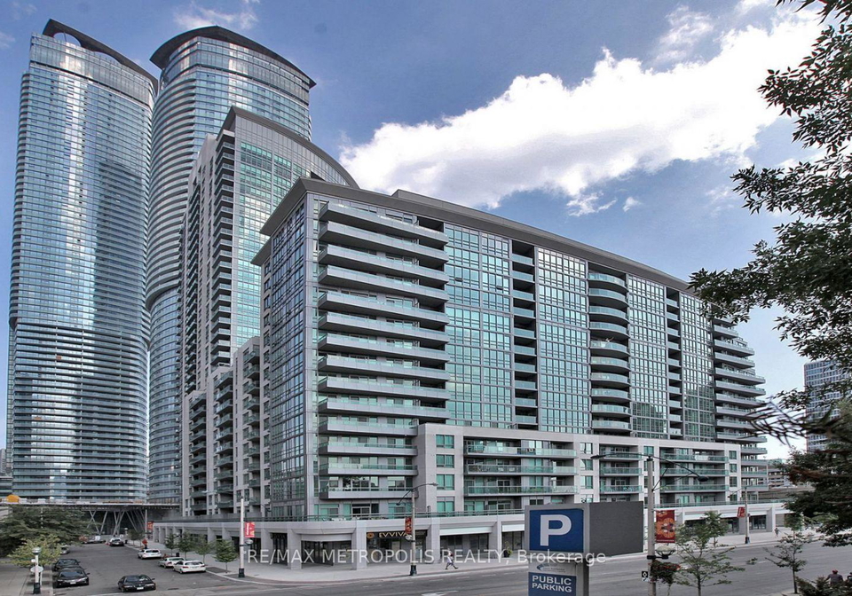 19-grand-trunk-crescent-toronto-ontario-c12240684