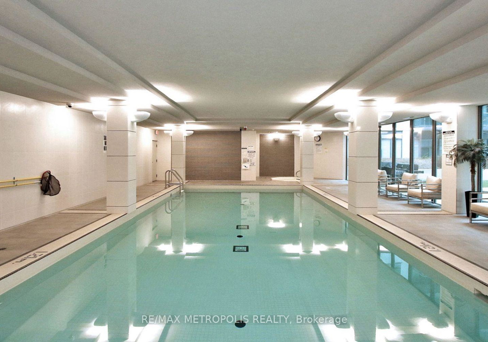 19-grand-trunk-crescent-toronto-ontario-c12240684