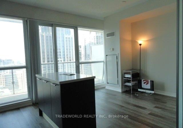 386-yonge-street-toronto-ontario-c12245041