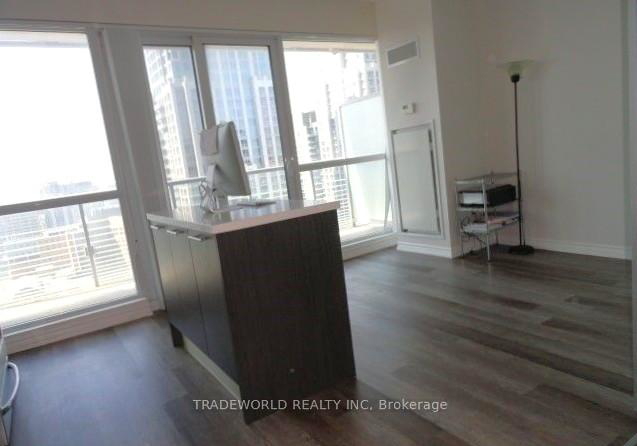 386-yonge-street-toronto-ontario-c12245041