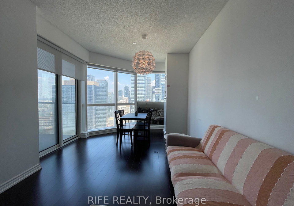 386-yonge-street-toronto-ontario-c12245513