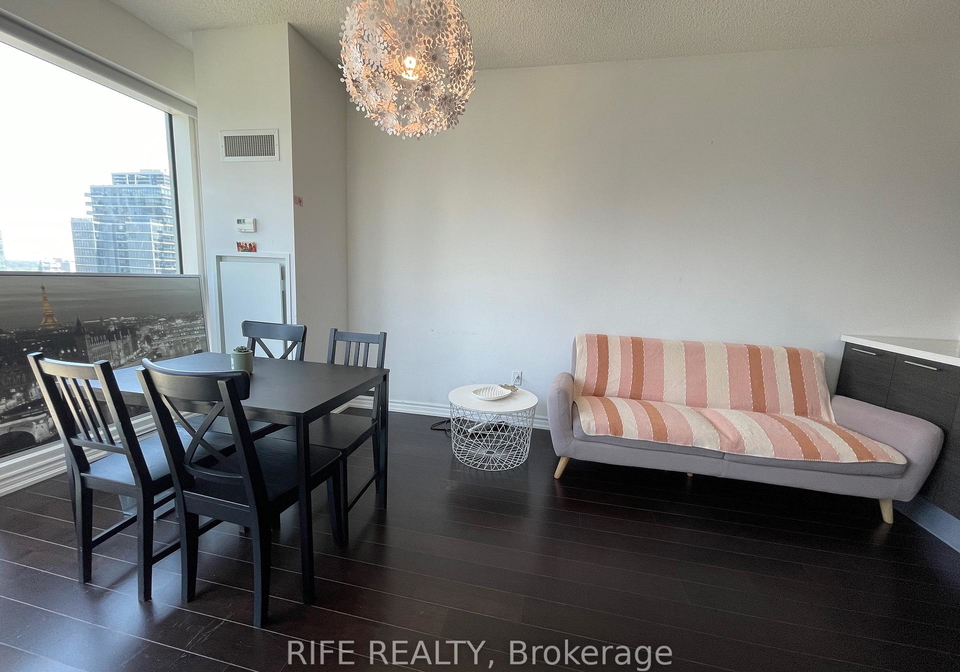 386-yonge-street-toronto-ontario-c12245513