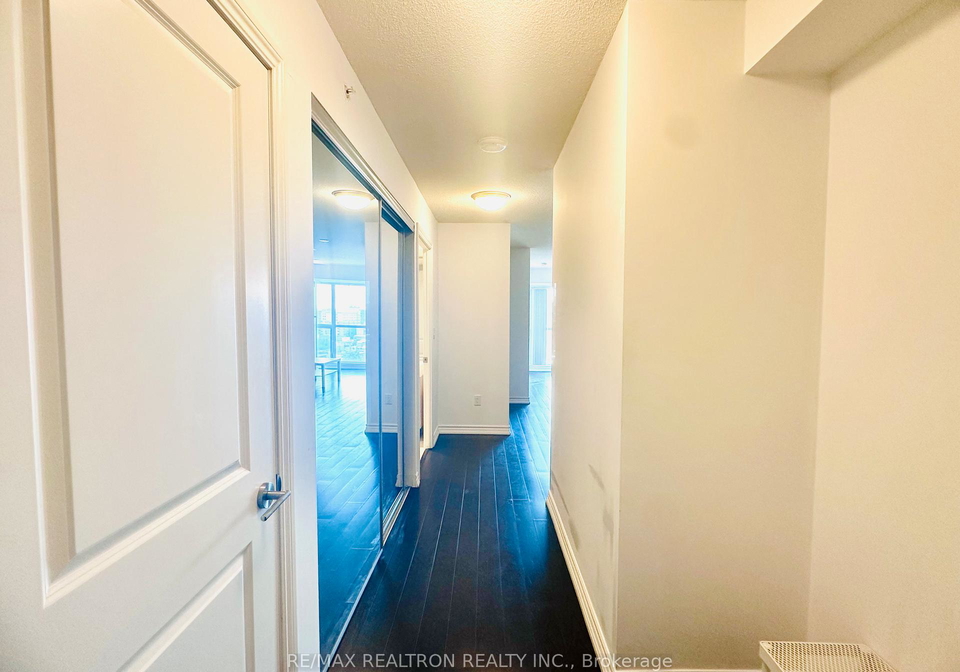 386-yonge-street-toronto-ontario-c12246057