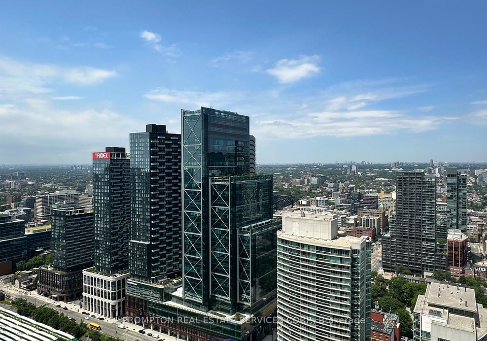 1-concord-cityplace-way-toronto-ontario-c12246564