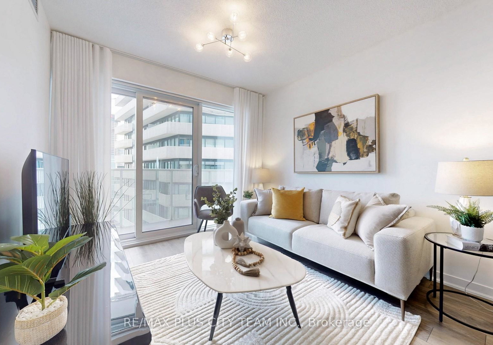 100-harbour-street-toronto-ontario-c12246810