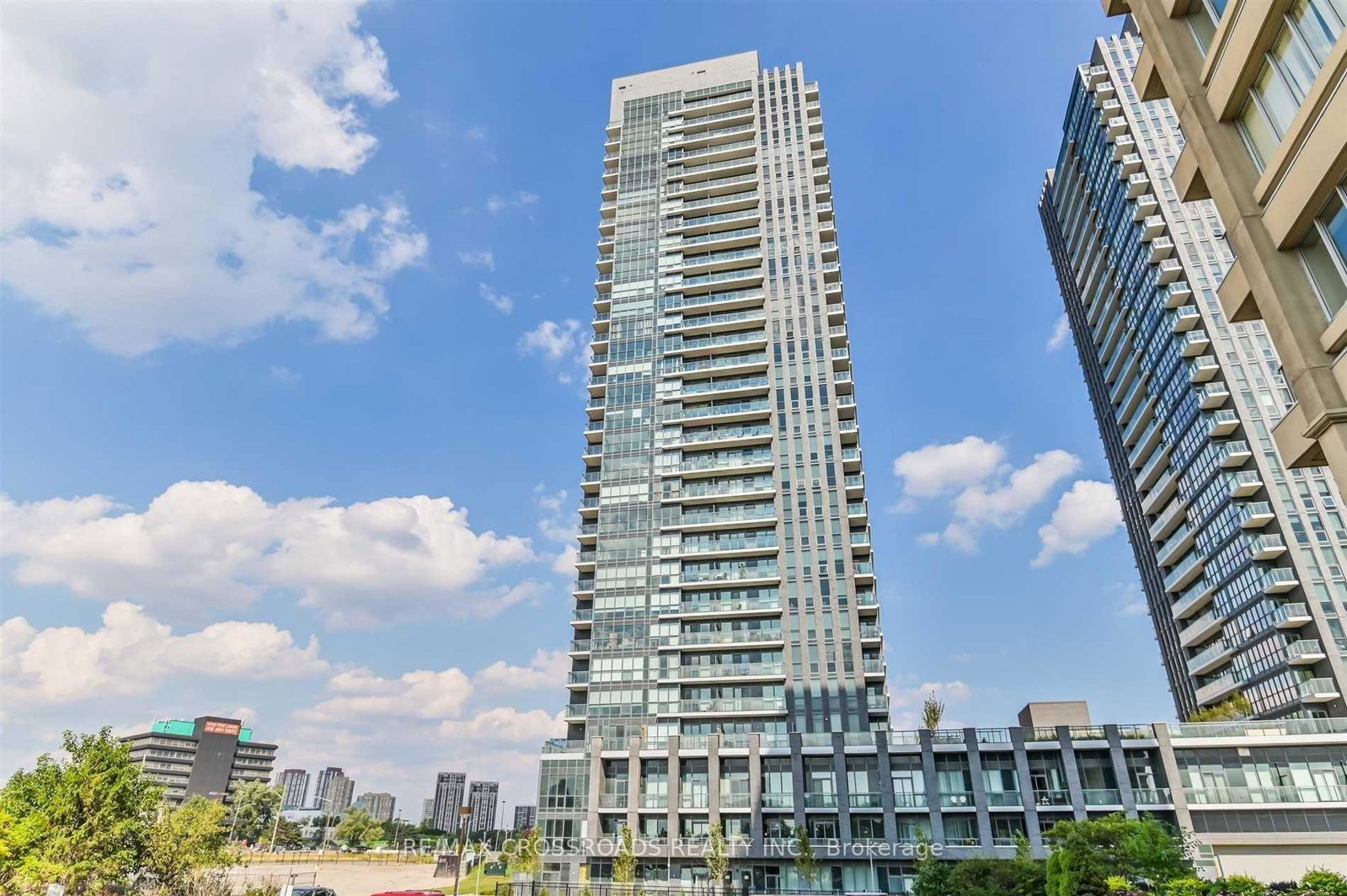 6-sonic-way-east-york-ontario-c12247362