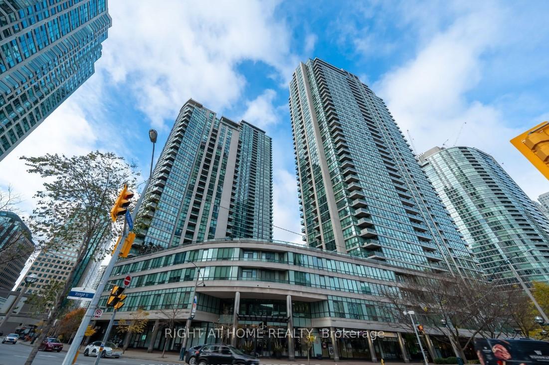 16-yonge-street-toronto-ontario-c12247859