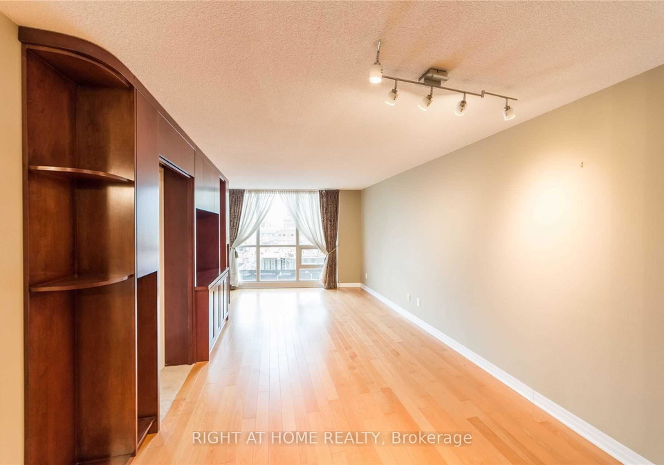 16-yonge-street-toronto-ontario-c12247859